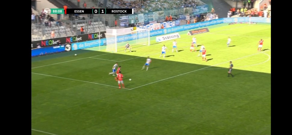 3. Liga: Rot-Weiß Essen vs Hansa Rostock
